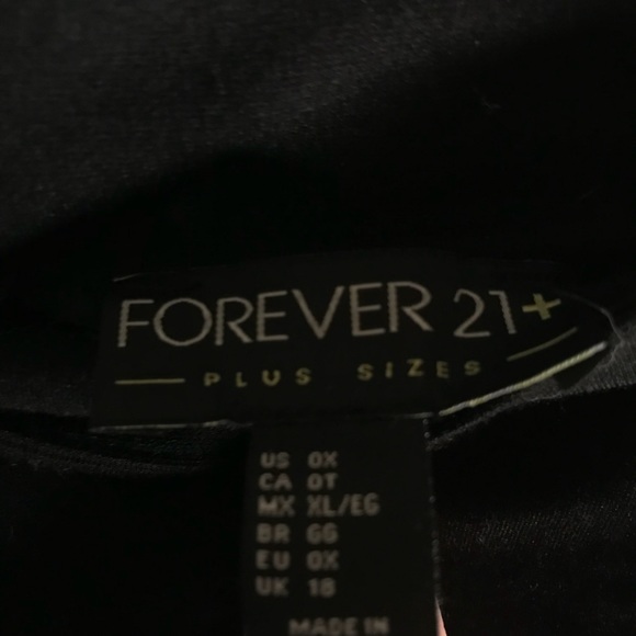 Forever 21+ skirt with crisscrossed details - Picture 3 of 3